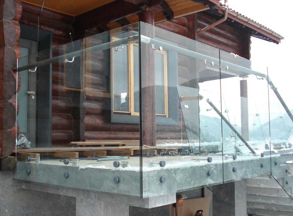 Пример стеклянных балконных ограждений от Аспект-Плюс