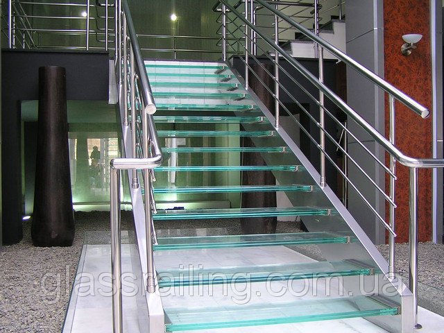Пример лестницы и ограждений от компании Аспект-Плюс